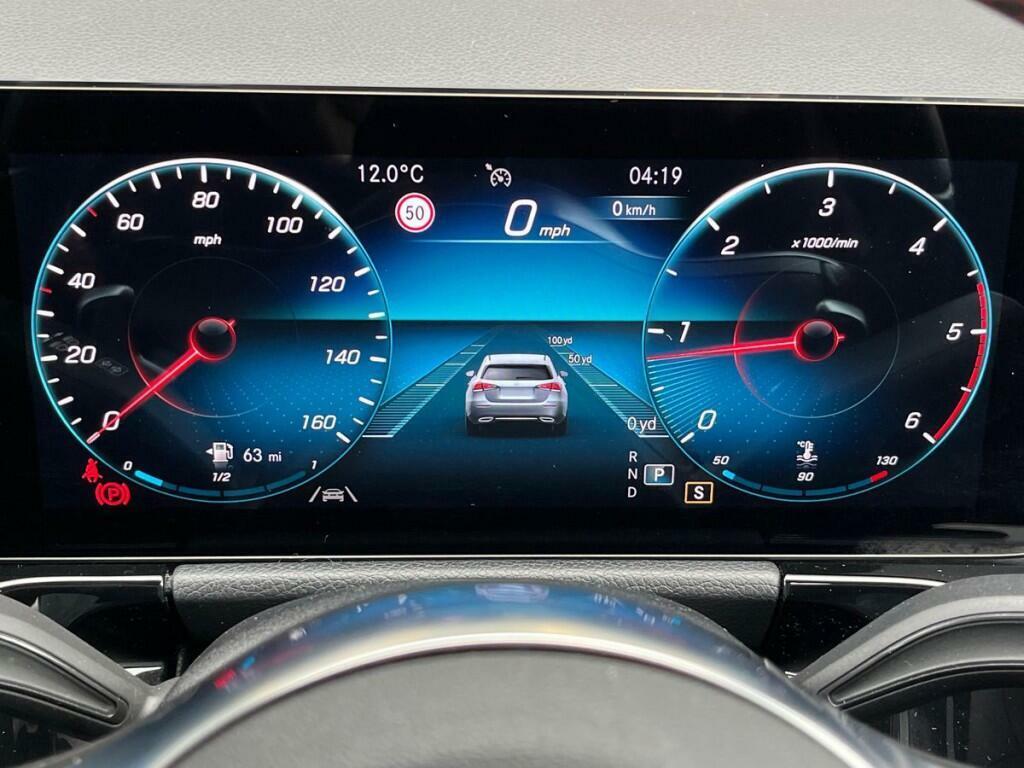 Mercedes-Benz GLA Class Gla 200 Sport White #35