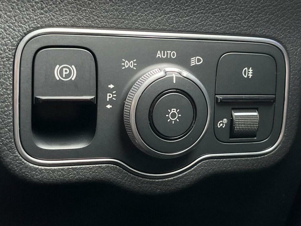 Mercedes-Benz GLA Class Gla 200 Sport White #34