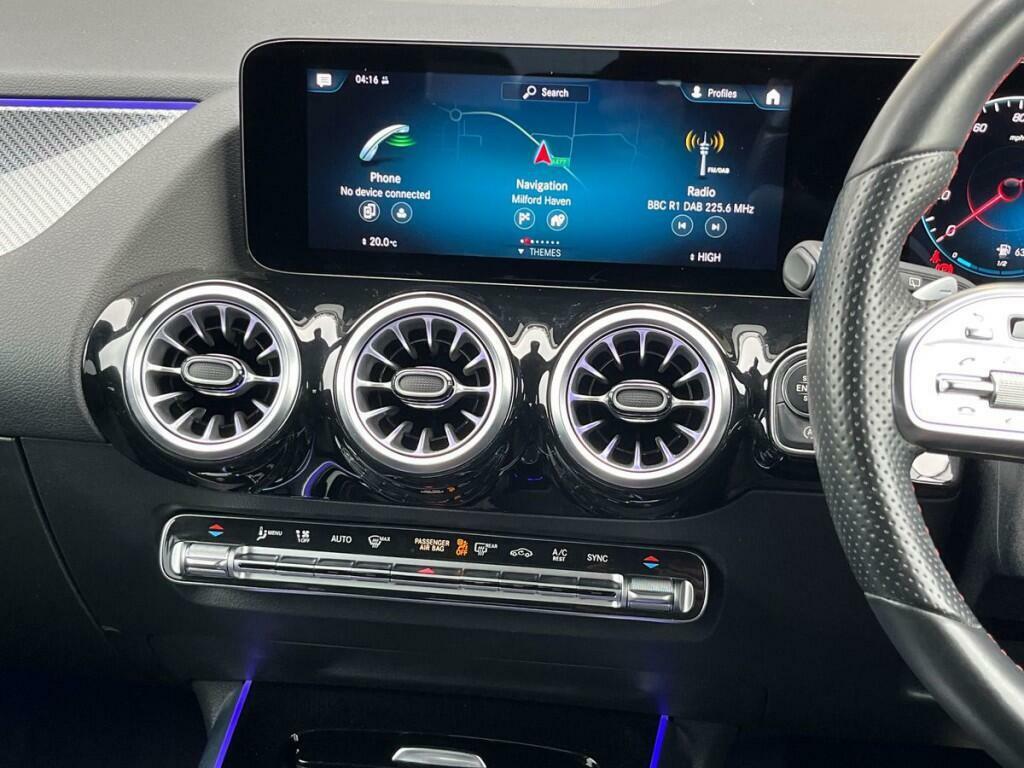 Mercedes-Benz GLA Class Gla 200 Sport White #12