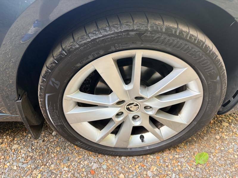 Skoda Octavia 2.0 Scout Tdi 148 Bhp White #14