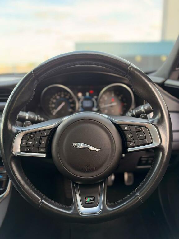Jaguar XF 2.0I Prestige Red #24