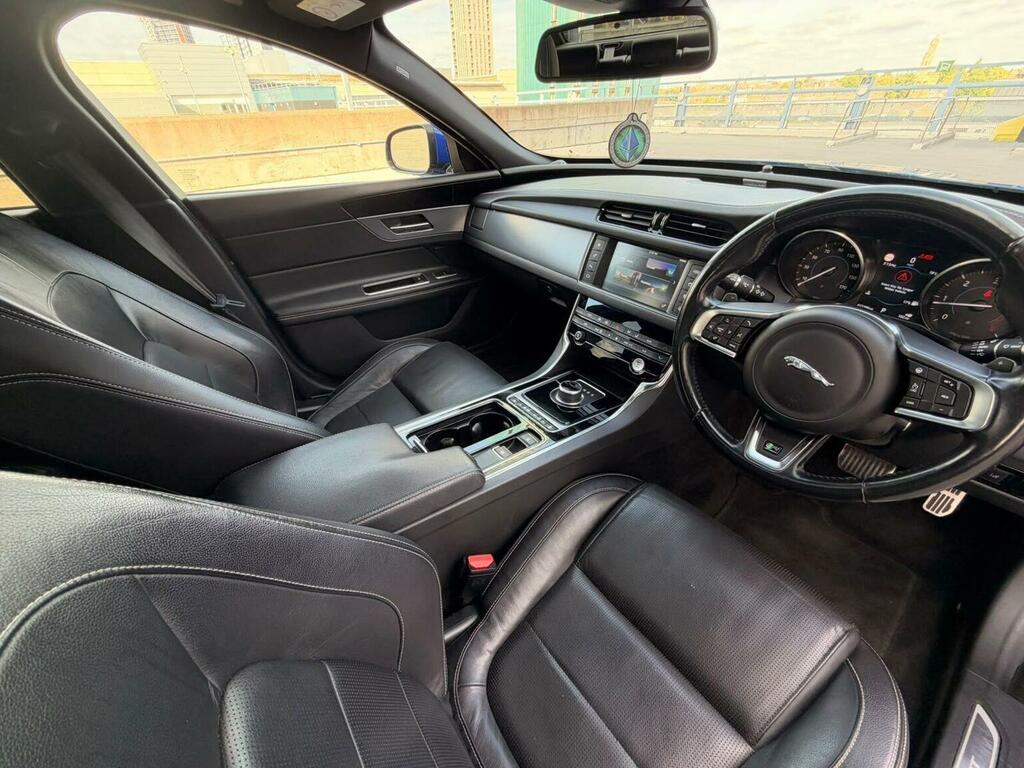 Jaguar XF 2.0I Prestige Red #29