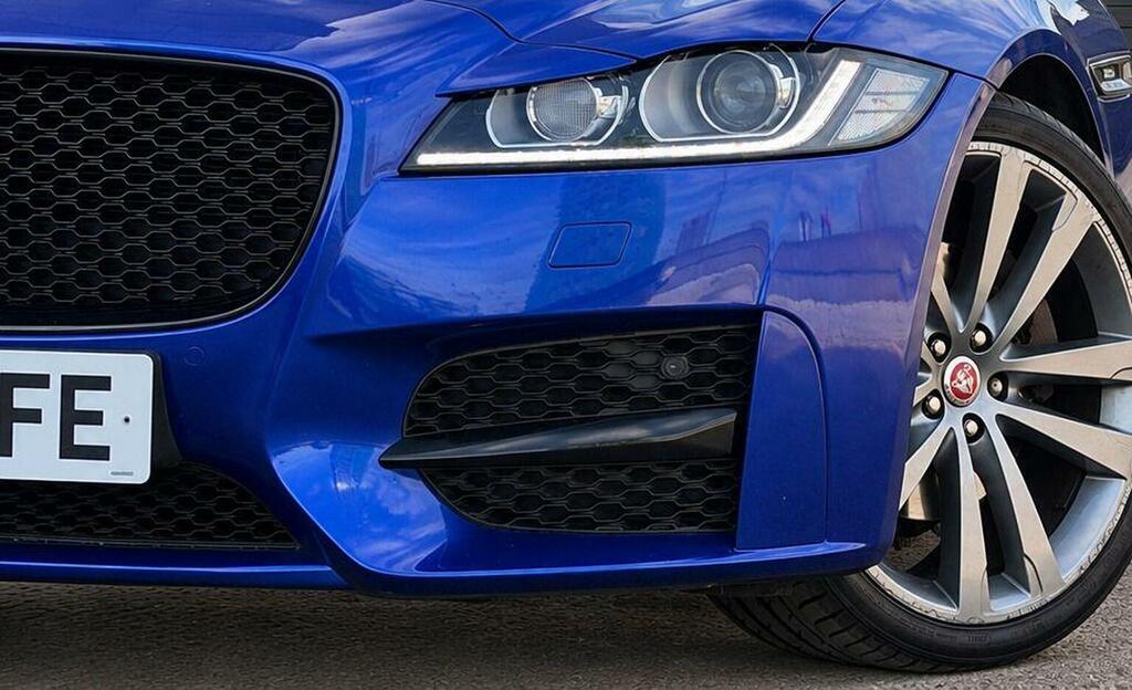 Jaguar XF 2.0I Prestige Red #17