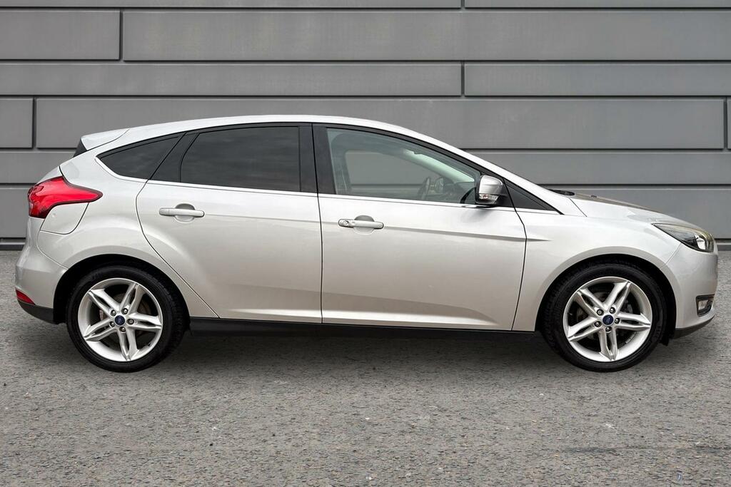 Ford Focus Ford Focus Hatchback 1.5 Tdci 120 Titanium Silver #3