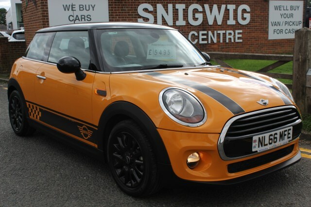 Mini Hatch Cooper Orange