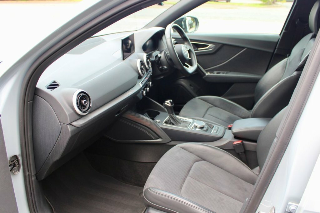 Audi SQ2 2L Black Edition Grey #3