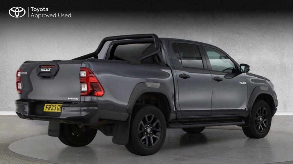 Toyota HILUX 2.8 D-4d Invincible X 4Wd Euro 6 Ss Grey #2