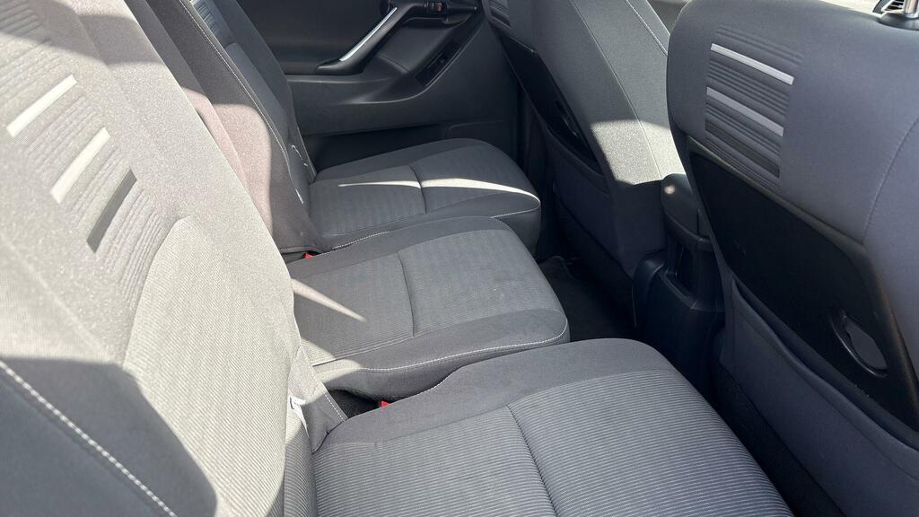 Toyota Verso White #8