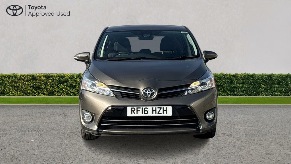 Toyota Verso White #21
