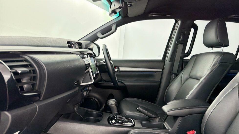 Toyota HILUX 2.8 D-4d Invincible X 4Wd Euro 6 Ss Black #5