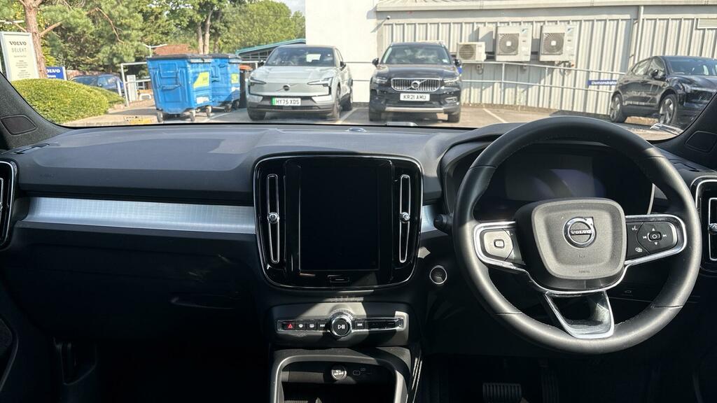 Volvo XC40 Plus, B3 Mild Hybrid, Dark  #5