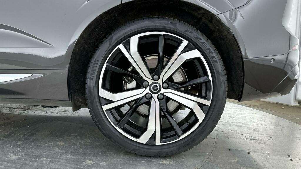 Volvo XC60 2.0 B5p Ultra Dark Awd Geartronic Grey #4