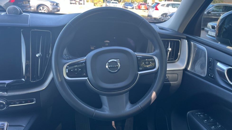 Volvo XC60 B5 Momentum - Heated Frontrear Seats, Google Aut Black #20