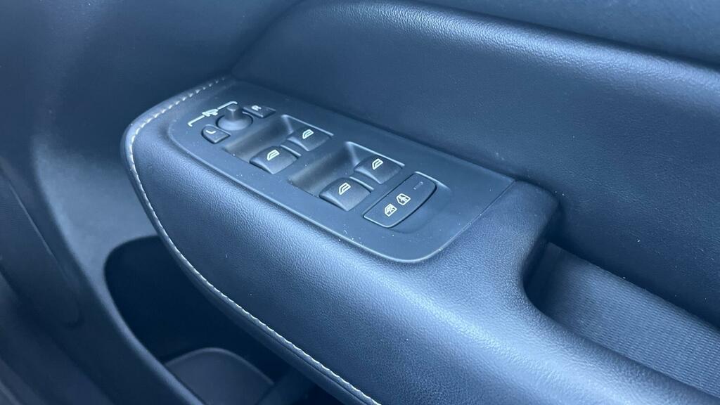 Volvo XC60 B5 Momentum - Heated Frontrear Seats, Google Aut Black #42