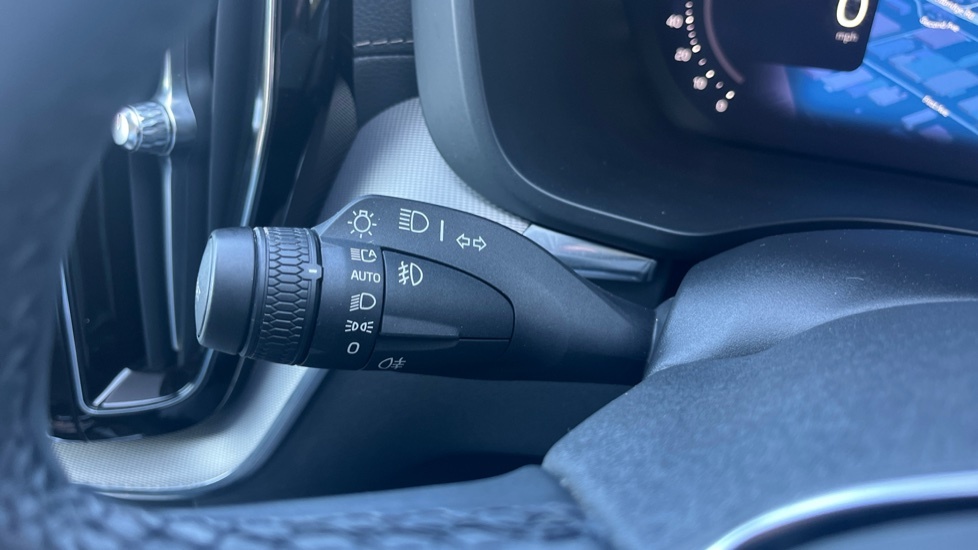 Volvo XC60 B5 Momentum - Heated Frontrear Seats, Google Aut Black #34
