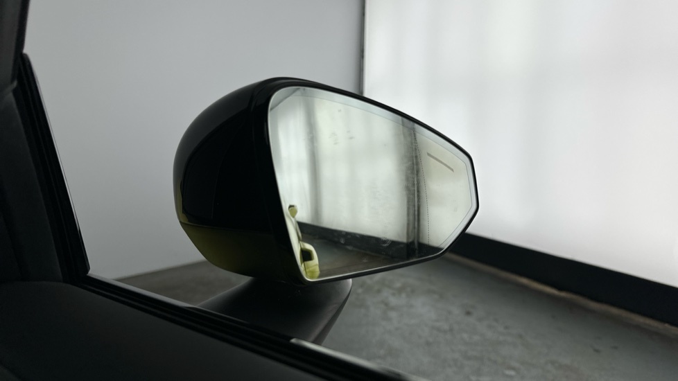 Volvo EX30 Plus Black #40