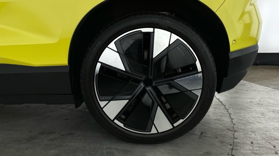 Volvo EX30 Plus Black #32