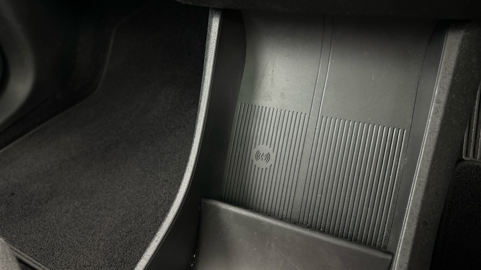 Volvo EX30 Plus Black #47