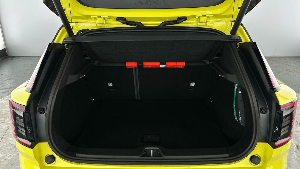 Volvo EX30 Plus Black #27
