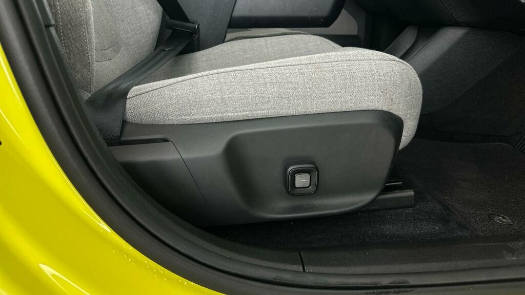 Volvo EX30 Plus Black #35