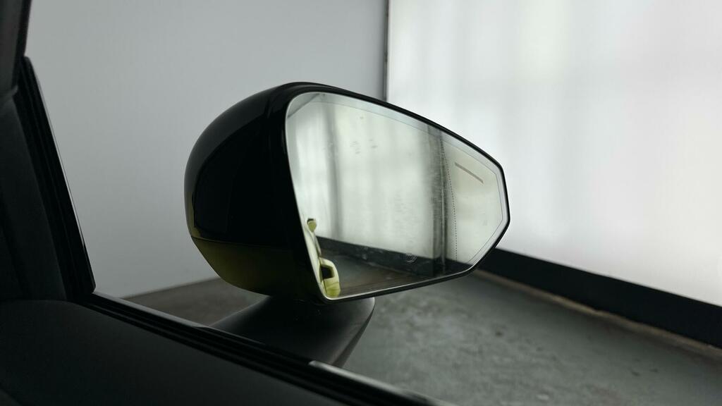 Volvo EX30 Plus Black #41