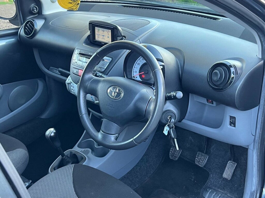 Toyota Aygo White #8
