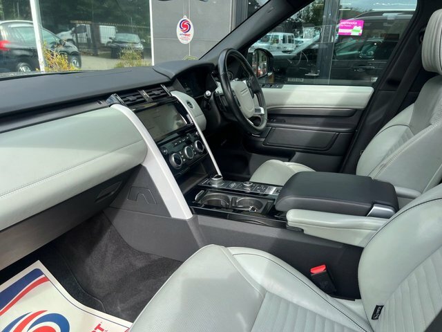 Land Rover Discovery 3 .0 Sdv6 Se 302 Bhp White #34