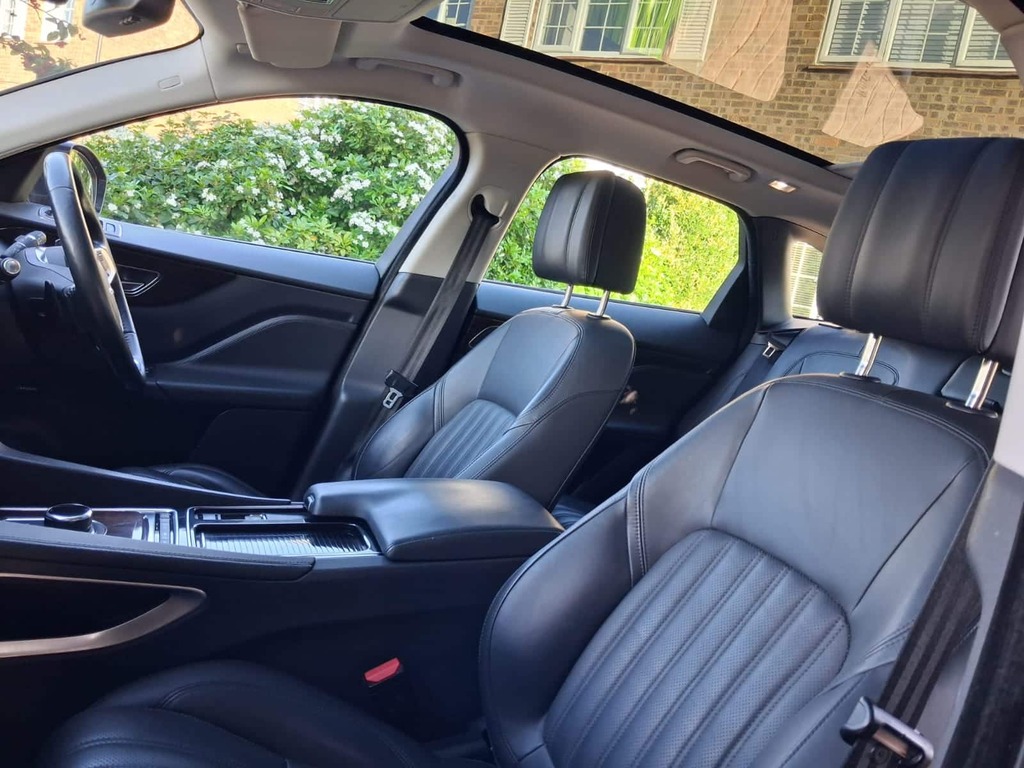 Jaguar F-Pace 3.0 D300 V6 Portfolio Red #4