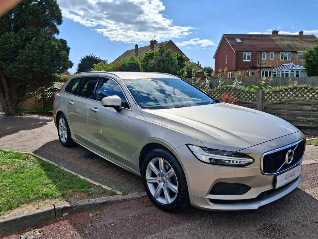 Volvo V90 2.0 D4 Momentum Gold