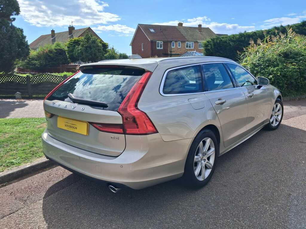 Volvo V90 2.0 D4 Momentum Gold #5