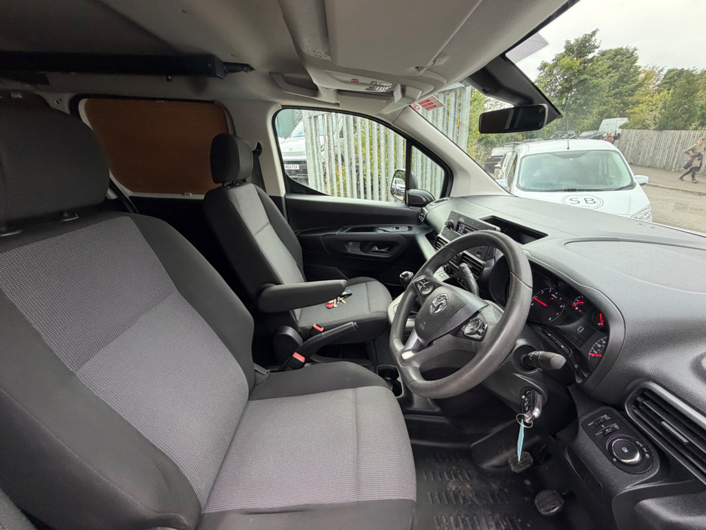 Vauxhall Combo 1.5 Turbo D 2300 Edition Crew Van Double Cab D White #2