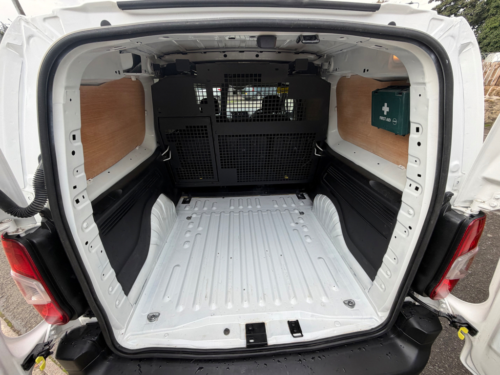 Vauxhall Combo 1.5 Turbo D 2300 Edition Crew Van Double Cab D White #4