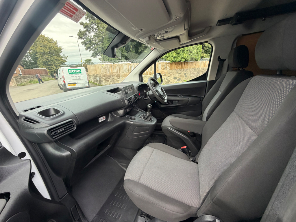 Vauxhall Combo 1.5 Turbo D 2300 Edition Crew Van Double Cab D White #6