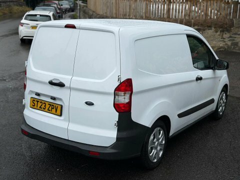 Ford Transit Courier Mpv #3