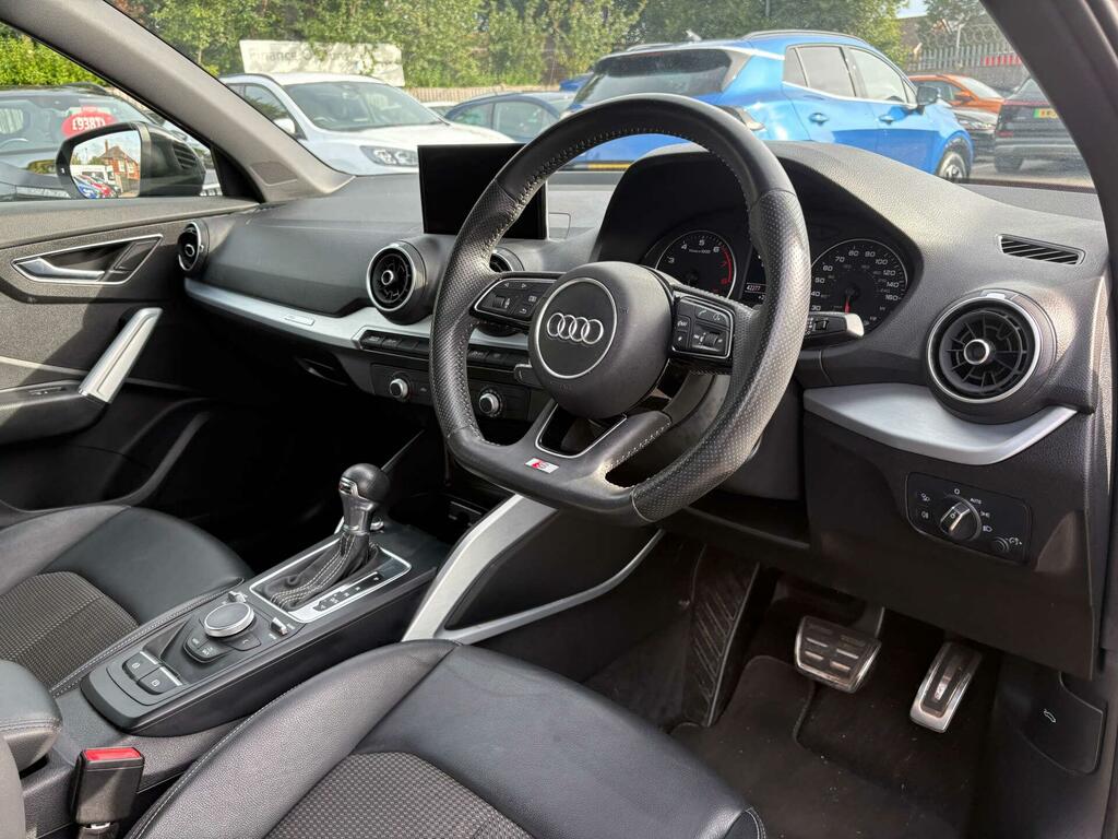 Audi Q2 S Line Black #5