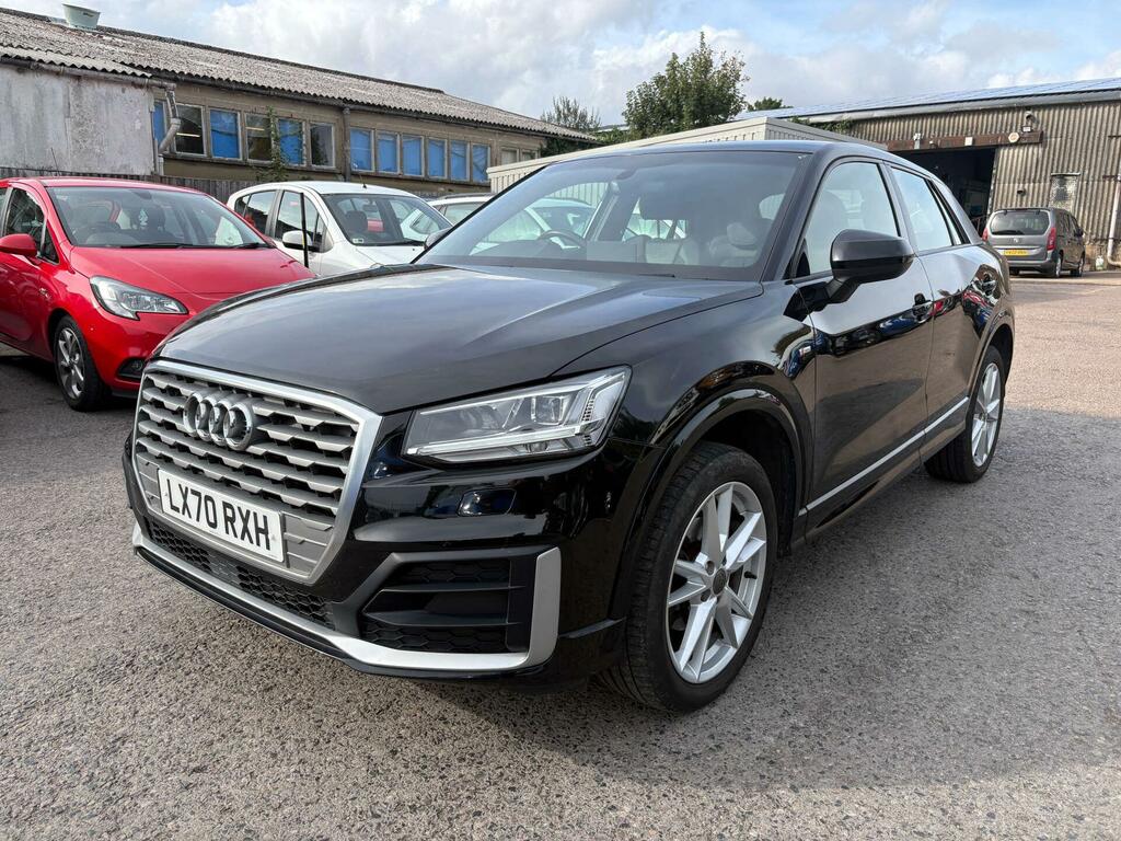 Audi Q2 S Line Black #2