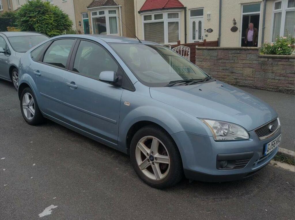 Ford Focus Zetec Climate 16V 5-Door Red #1