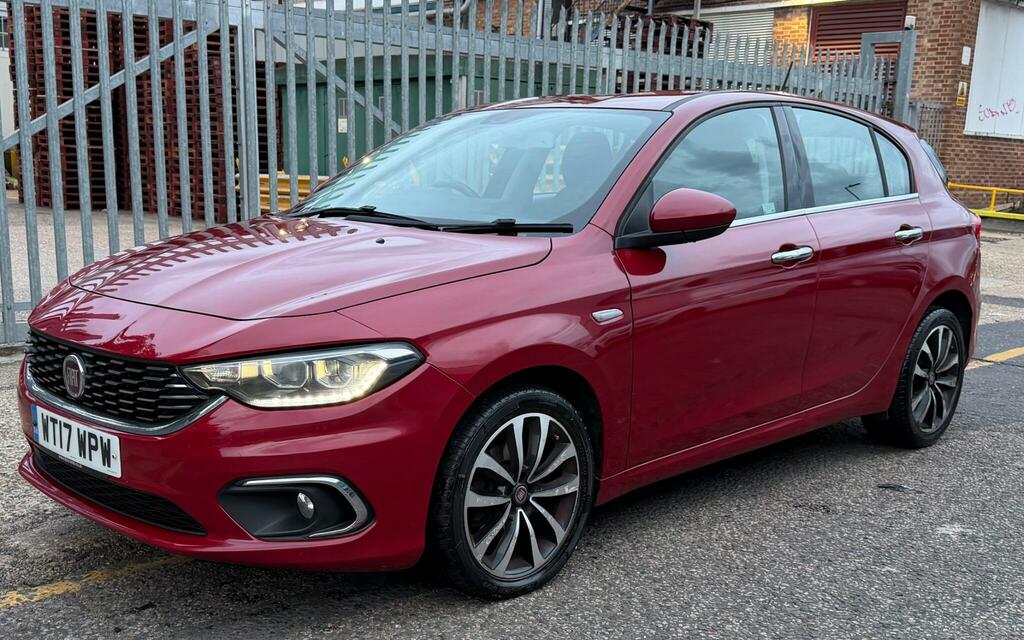 Fiat Tipo 1.4 Mpi Lounge Euro 6 Red
