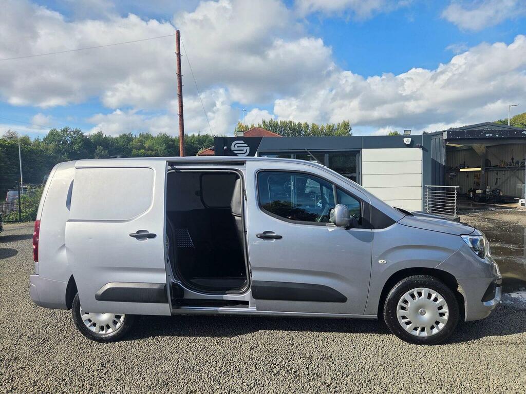 Vauxhall Combo Panel Van 1.6 Turbo D 2300 Sportive L2 H1 Euro 6 Grey #4
