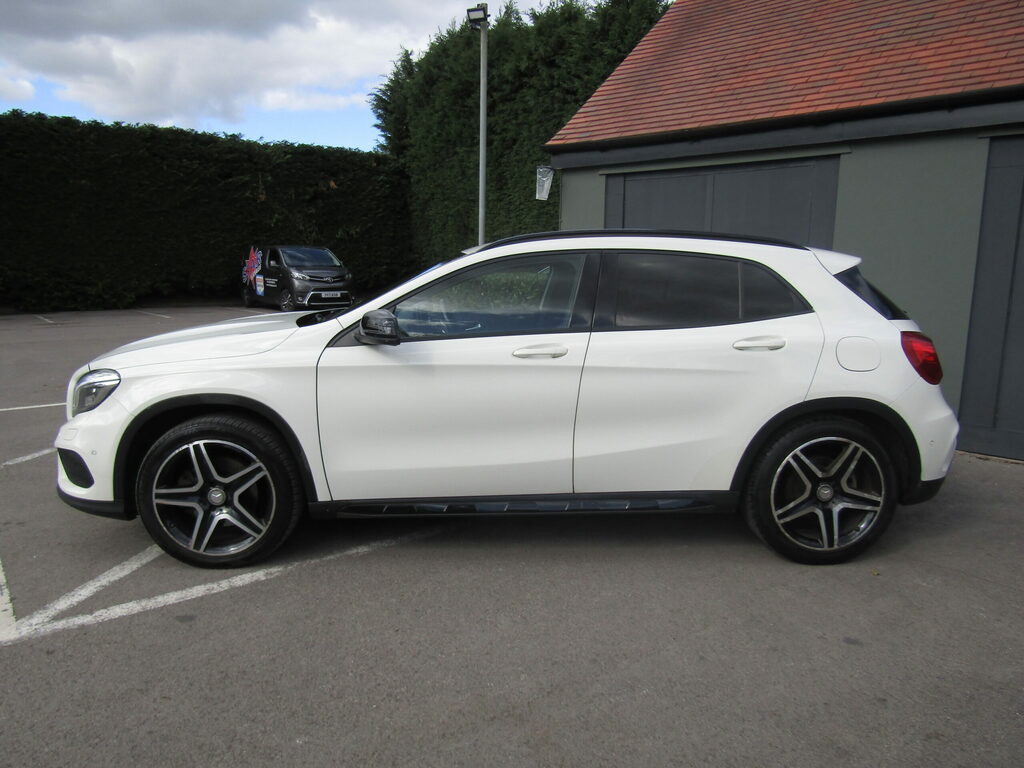 Mercedes-Benz GLA Class Gla 220 D 4Mat Amg Line Prem A White #4
