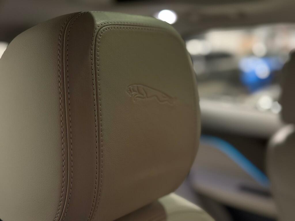Jaguar F-Pace 3.0 D300 V6 S Suv Awd Euro 6 Ss Black #21