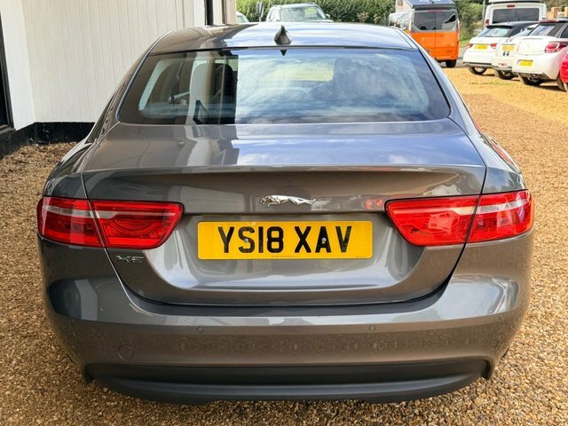 Jaguar XE 2.0 250 R-sport Black #8