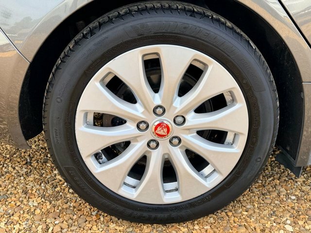 Jaguar XE 2.0 250 R-sport Black #12