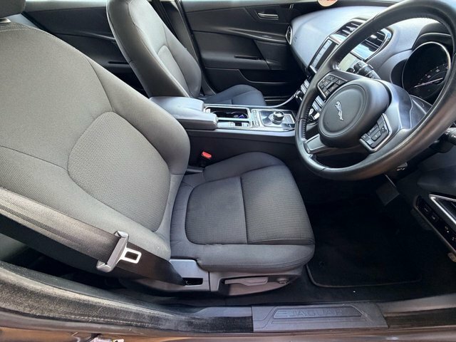 Jaguar XE 2.0 250 R-sport Black #30