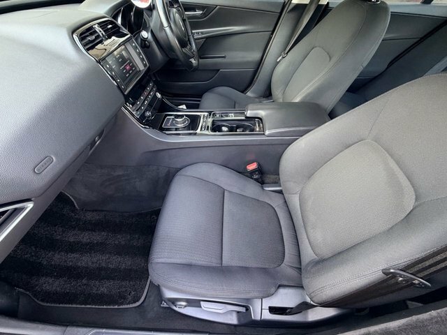 Jaguar XE 2.0 250 R-sport Black #23