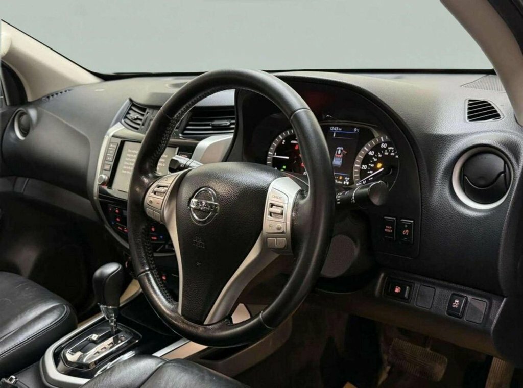 Nissan Navara 2.3L N-guard Black #6