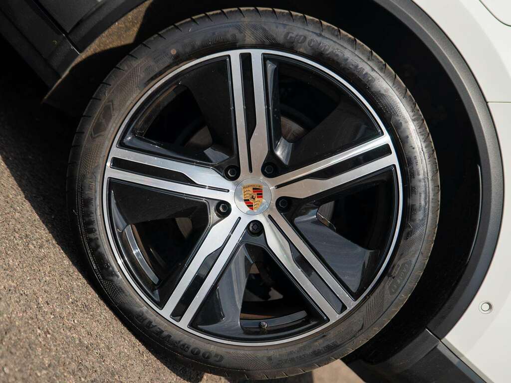 Porsche Macan 4 2025 White #4