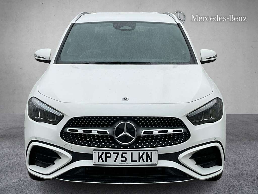 Mercedes-Benz GLA Class 220D 4Matic Amg Line Executive 2025 White #2