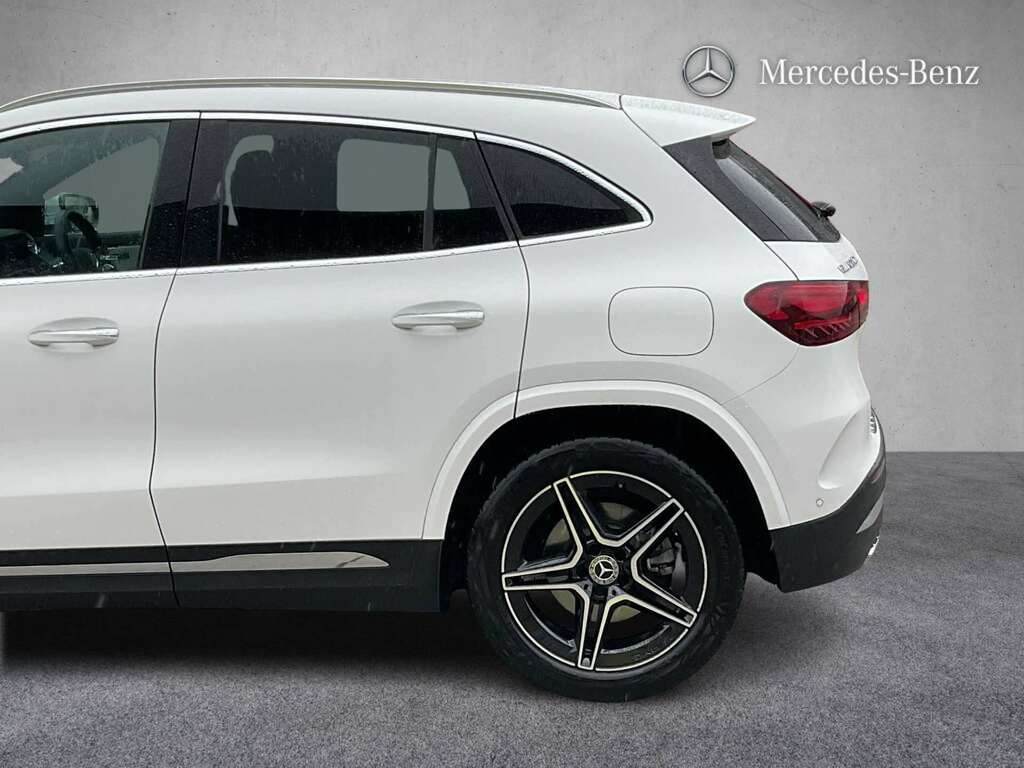 Mercedes-Benz GLA Class 220D 4Matic Amg Line Executive 2025 White #6