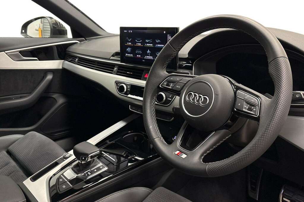 Audi A4 35 Tfsi S Line S Tronic 2023 Black #6